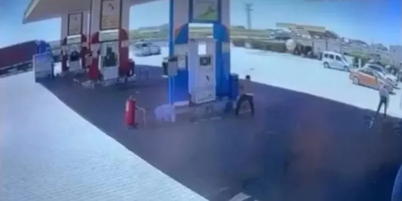 Akaryakıt istasyonunda dehşet anları! Ortalık savaş alanına döndü