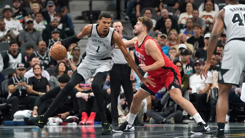 Alperen Şengün'le Wembanyama karşı karşıya geldi! NBA'de San Antonio Spurs, Houston Rockets'ı yendi