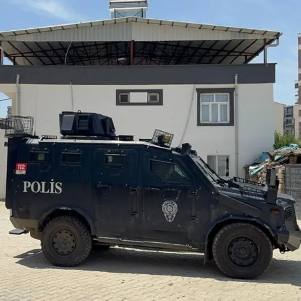 Babasını çekiçle ağır yaraladı!