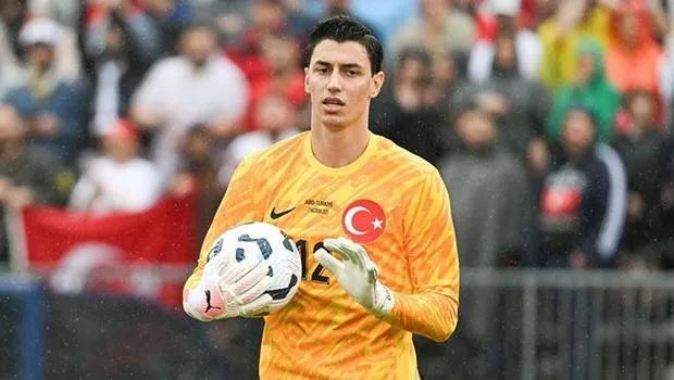 Berke Özer, transfer iddialarını yanıtladı: 'Sözleşmeli oyuncuyum karar kulübümün'