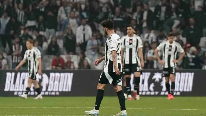 Beşiktaş'ta sezon "farklı" başladı, hayal kırıklığıyla bitti