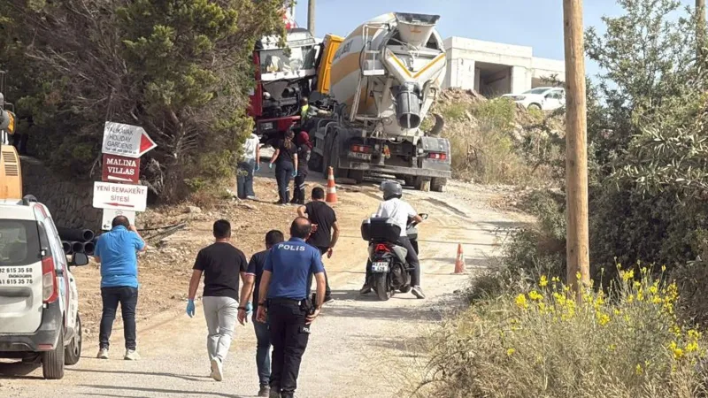 Beton mikseri ile kamyonetin arasında kalan sürücü feci şekilde can verdi