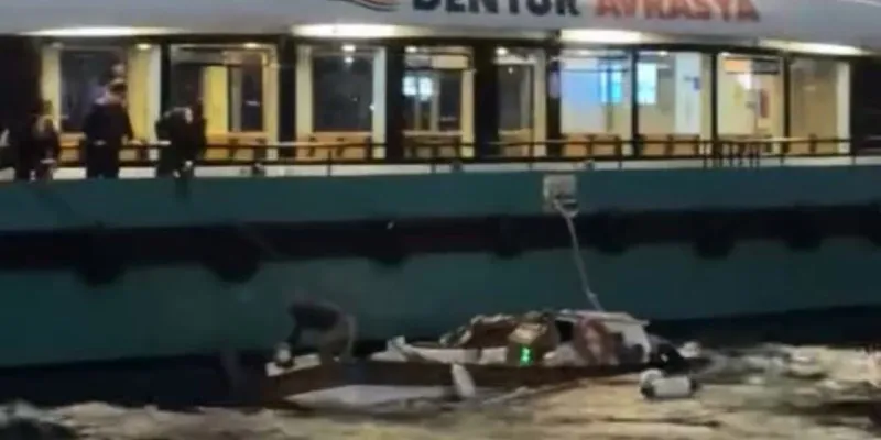 Boğaz'da tehlikeli anlar: Yolcu motoru ve balıkçı teknesi çarpıştı