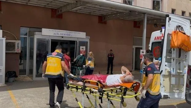 "Camide minibüs yıkama" uyarısı kavgayla bitti, muhtar yaralandı