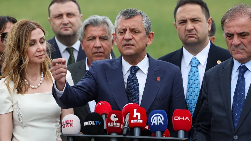 Özgür Özel'den İmamoğlu'na Ziyaret ve Şok Nikah! Neler Konuşuldu?