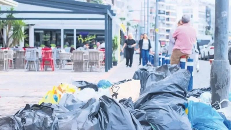 CHP'li İzmir Belediyesi'nde grev sürüyor: Ulaşım ve temizlik hizmetleri çöktü