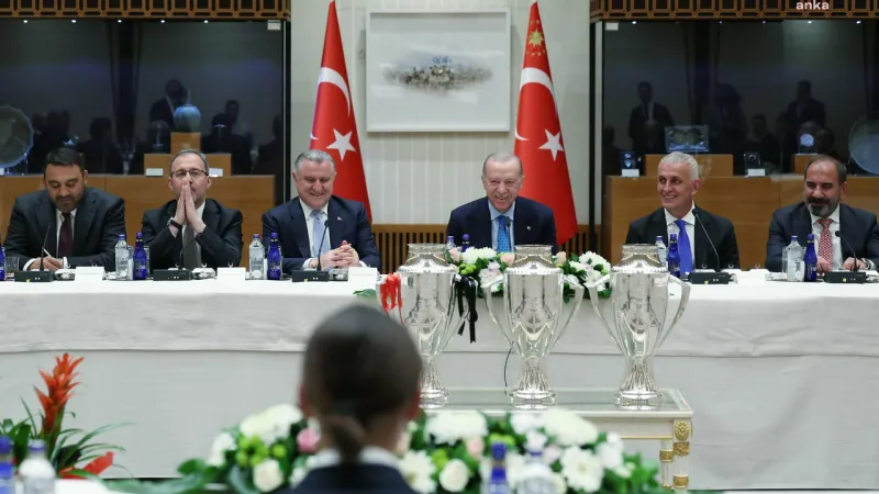 Cumhurbaşkanı Erdoğan, Süper Lig'e yükselen takımların temsilcilerini kabul etti