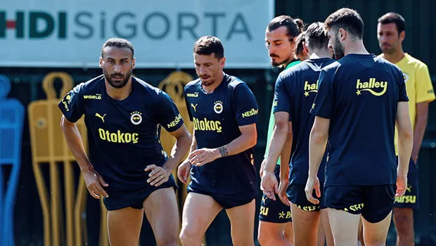 Fenerbahçe'de Şok Ayrılık! Cenk Tosun Gidiyor Mu?