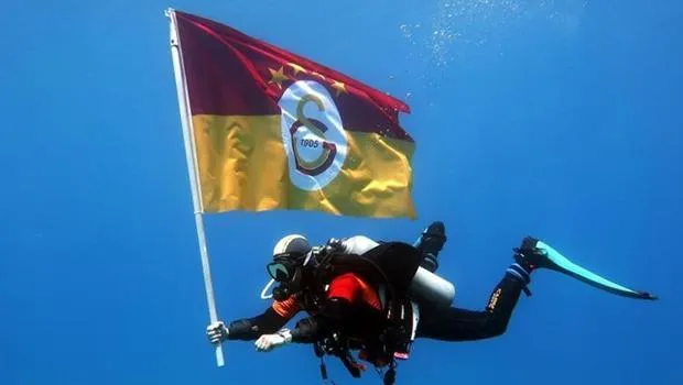 Galatasaray'ın şampiyonluğu deniz dibinde kutladılar