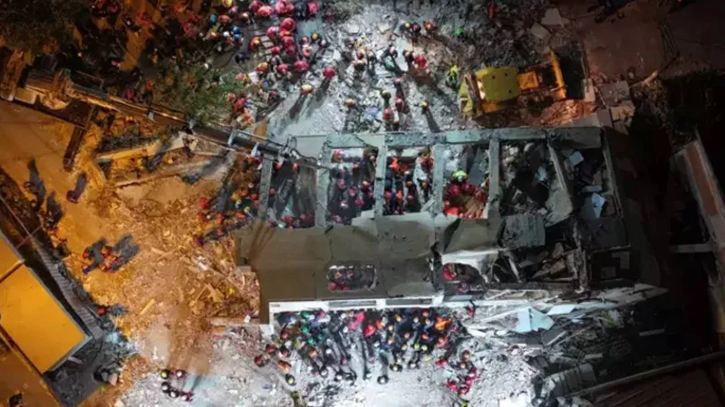 Gebze'de Bina Faciası! Anne ve Babanın Acı Sonu