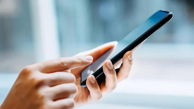 Hediye telefondan casus yazılım çıktı!