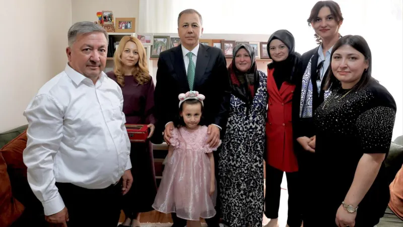 İçişleri Bakanı Yerlikaya, Konya'da şehit ailesini ziyaret etti