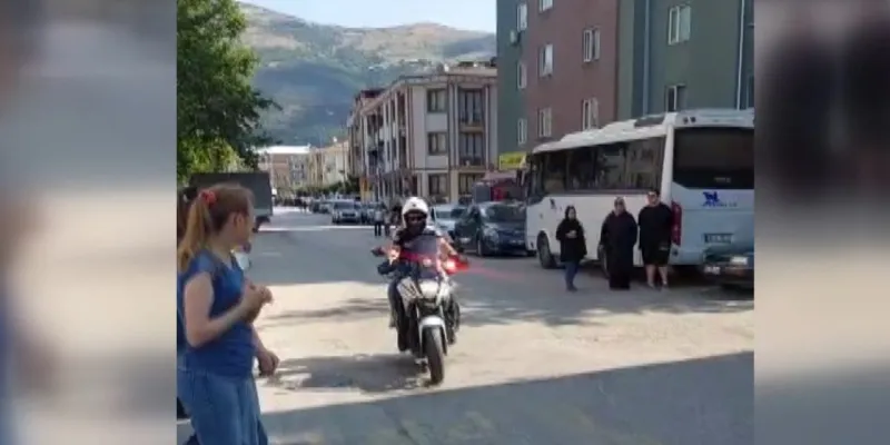 Kimliğini unutan öğrenciye polis Hızır gibi yetişti