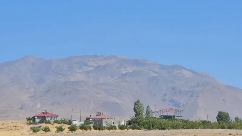 Süphan Dağı'nda Şok Eden Görüntü! Kuraklık Zirveyi Yuttu