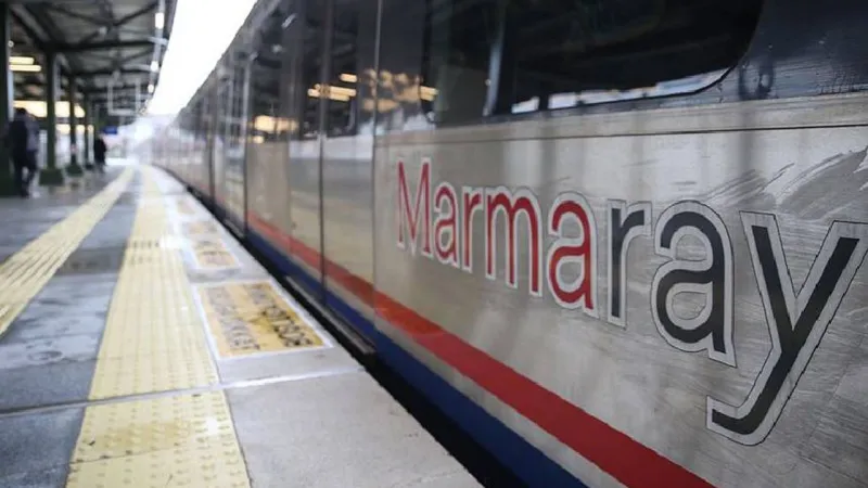 Marmaray istasyonunda bir kişi canına kıydı