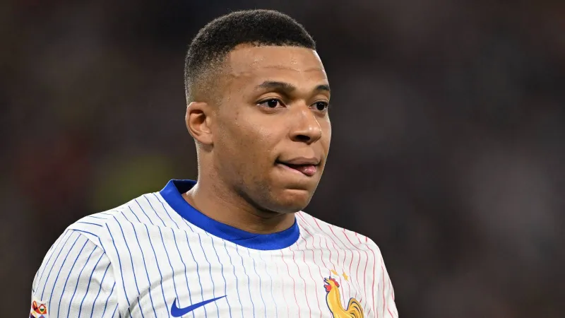 Mbappe Şoku! Yıldız Futbolcu Hastaneye Kaldırıldı: Neler Oluyor?