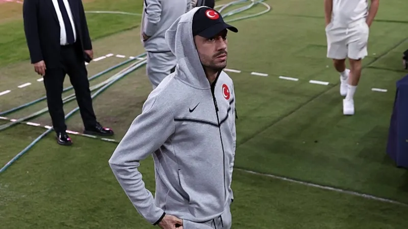 Merih Demiral'ın Sevilla'da unuttuğu 150 bin avroluk saat ve iki yüzük bulundu