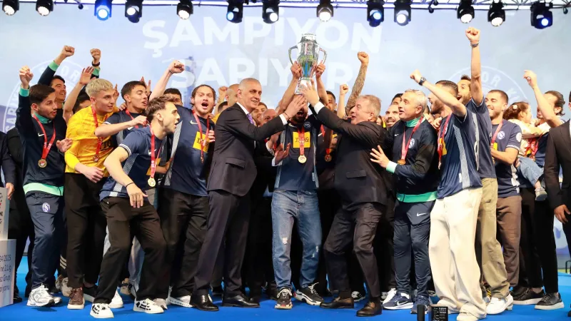 Sarıyer Şampiyon! 1. Lig'e Yükseliş Kutlamaları Başladı!