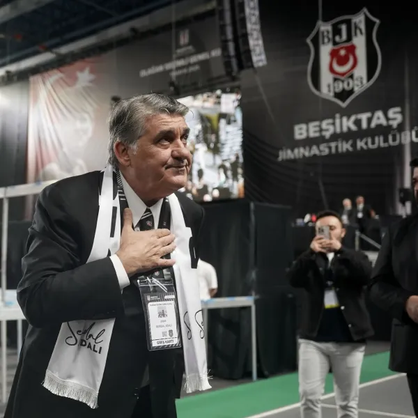 Beşiktaş'ta Sürpriz Sonuç! Serdal Adalı Yeniden Başkan!