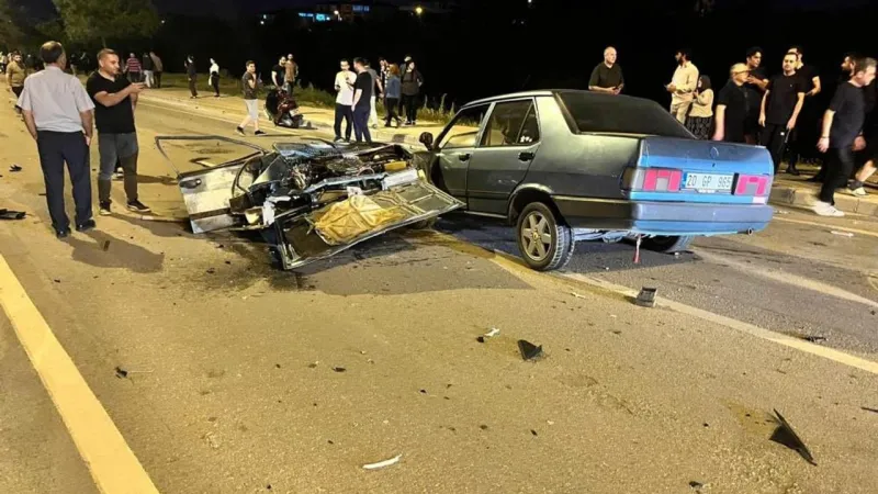 Denizli'de Şok Kaza! Lüks Araç Tofaş'ı İkiye Böldü!