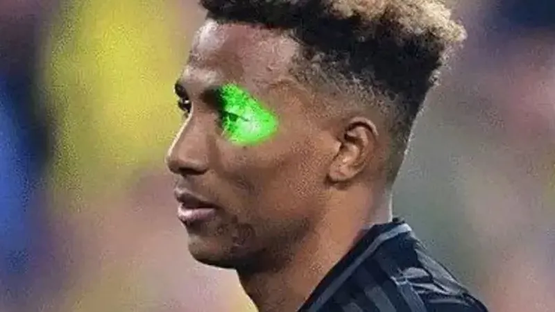Derbide Lazer Skandalı! O Taraftara Şok Ceza!