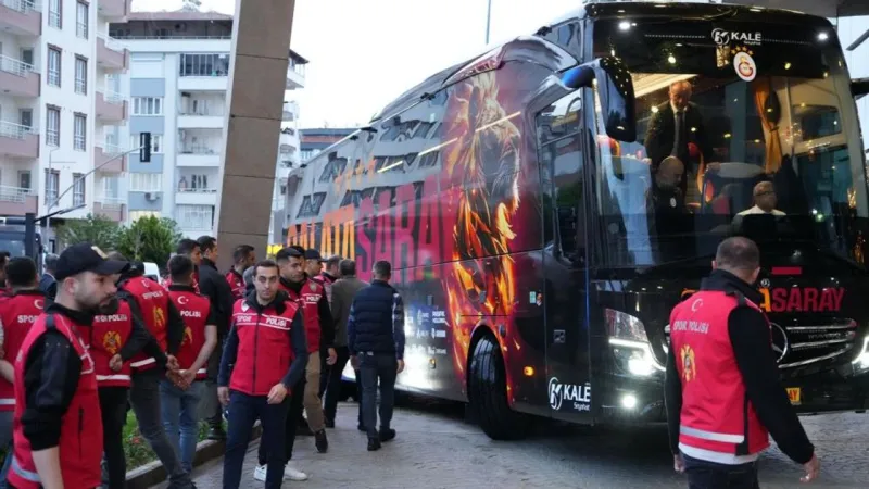 G.Saray Gaziantep'i Salladı! İşte O Coşkulu Karşılama Anları