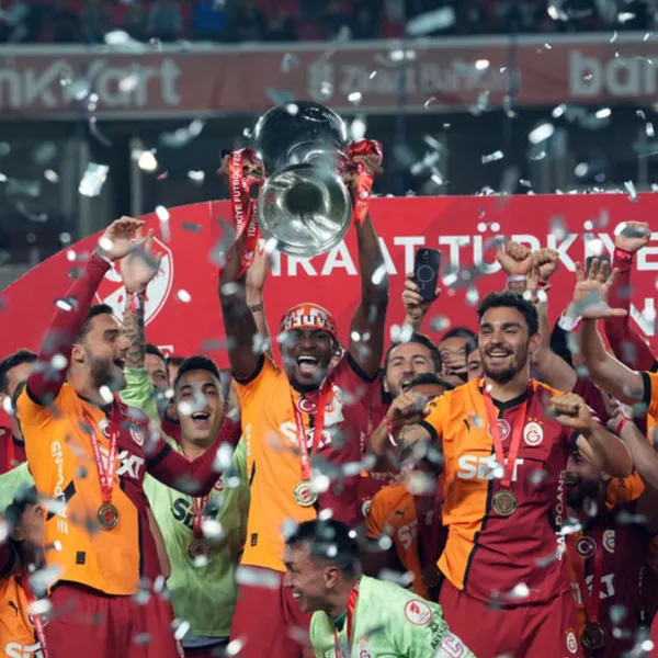 Galatasaray'dan Kupada Fark! Yorumlar Ortalığı Salladı!