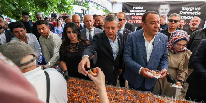 Özgür Özel'den Duygulandıran Hareket! Ferdi Zeyrek'in Kızına YKS Desteği