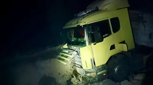 Seyir halindeki tır kontrolden çıktı: Bir yaralı