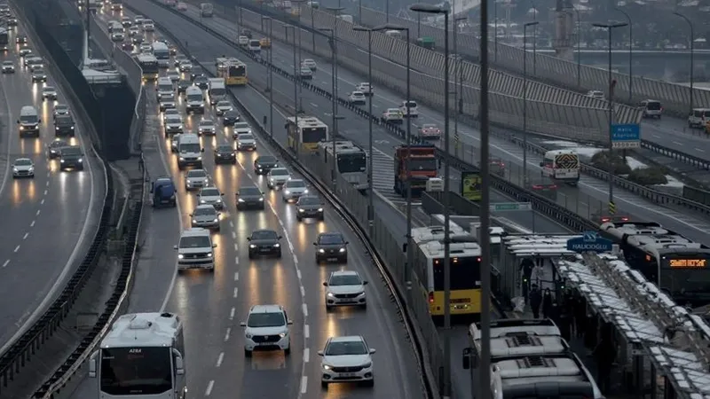 Trafikte cezalar sil baştan! İşte tüm kurallar ve uymayan sürücülere kesilecek para ve hapis cezaları