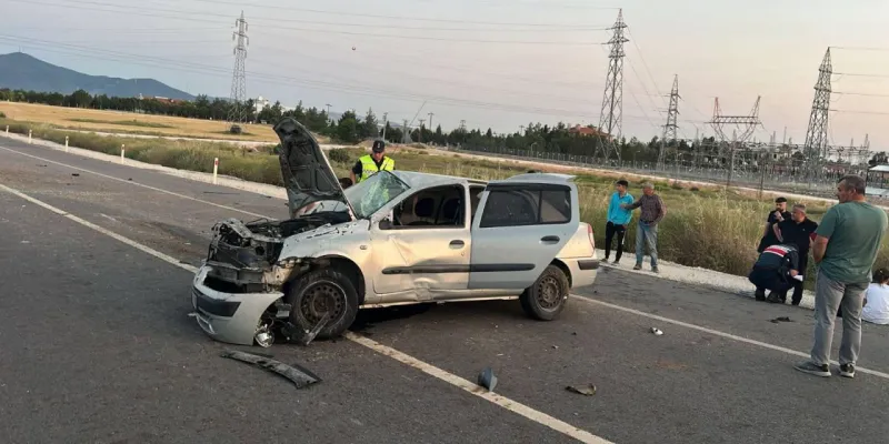Uşak'ta takla atan otomobildeki 3 kişi yaralandı