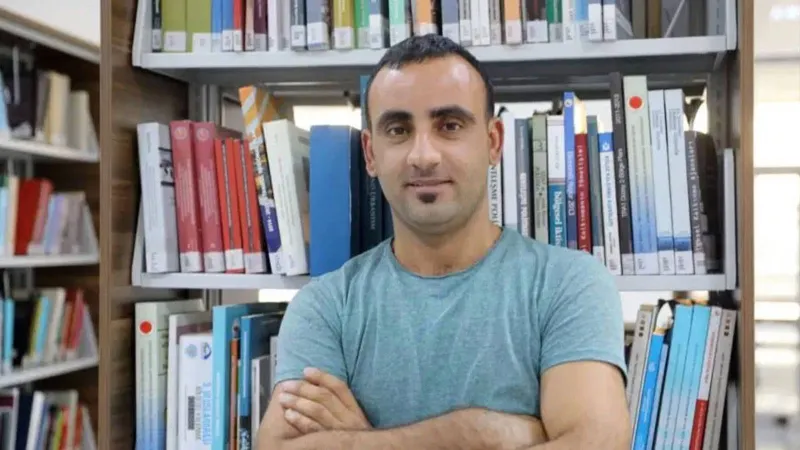 “Valiye şemsiye var, gazilere yok” haberini yapan İHA muhabirinin gözaltına alınmasını görüntüleyen muhabir de gözaltına alınmış